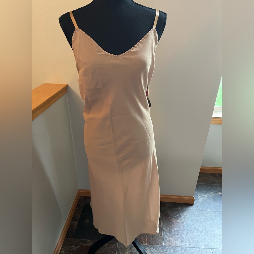 New Wondermaid full length taupe adjustable straps vintage USA slip. Size 40